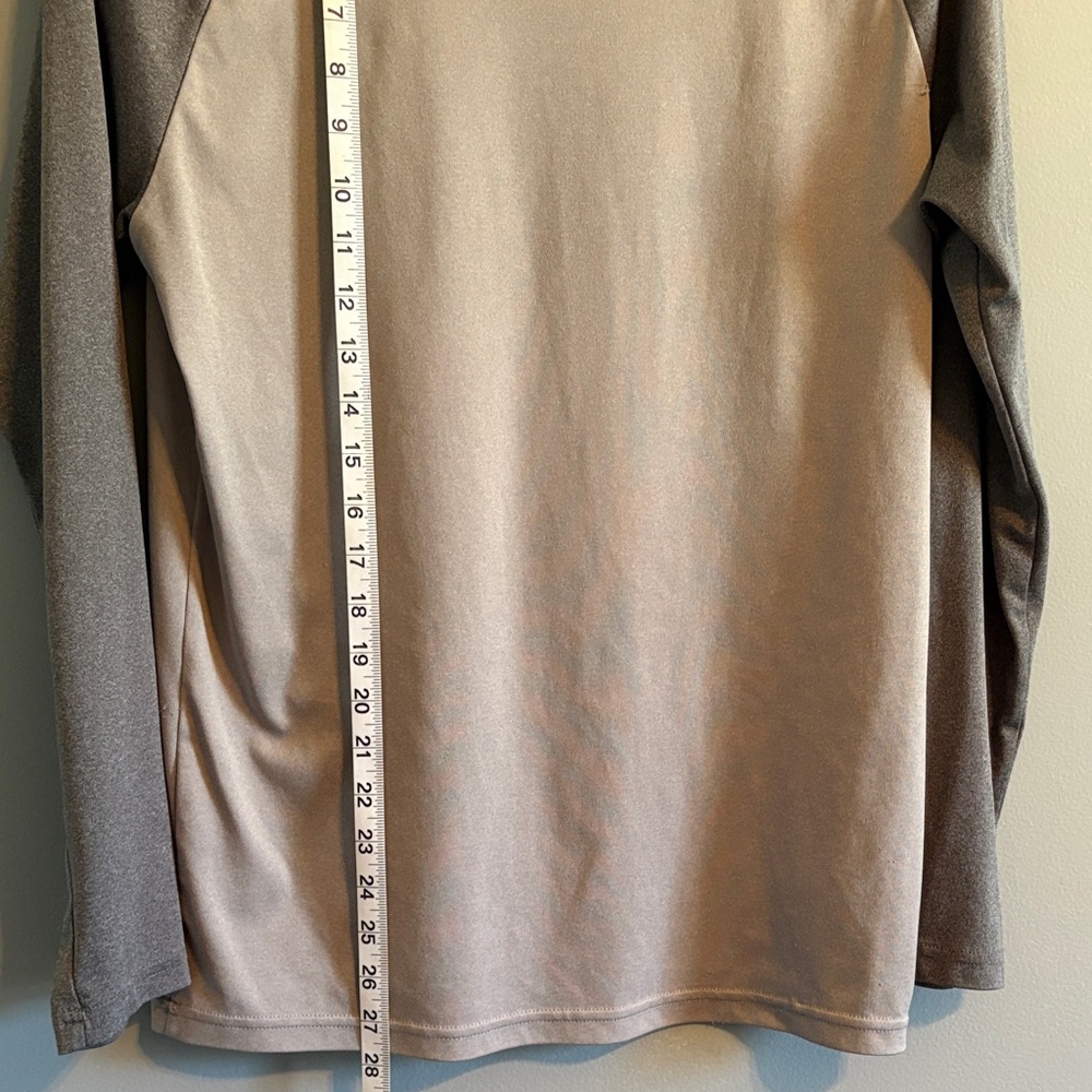 🍂3 for $15🍂Under Armour Men’s Long Sleeve Loose Fit Performance Shirt Light Gray - Picture 5 of 6